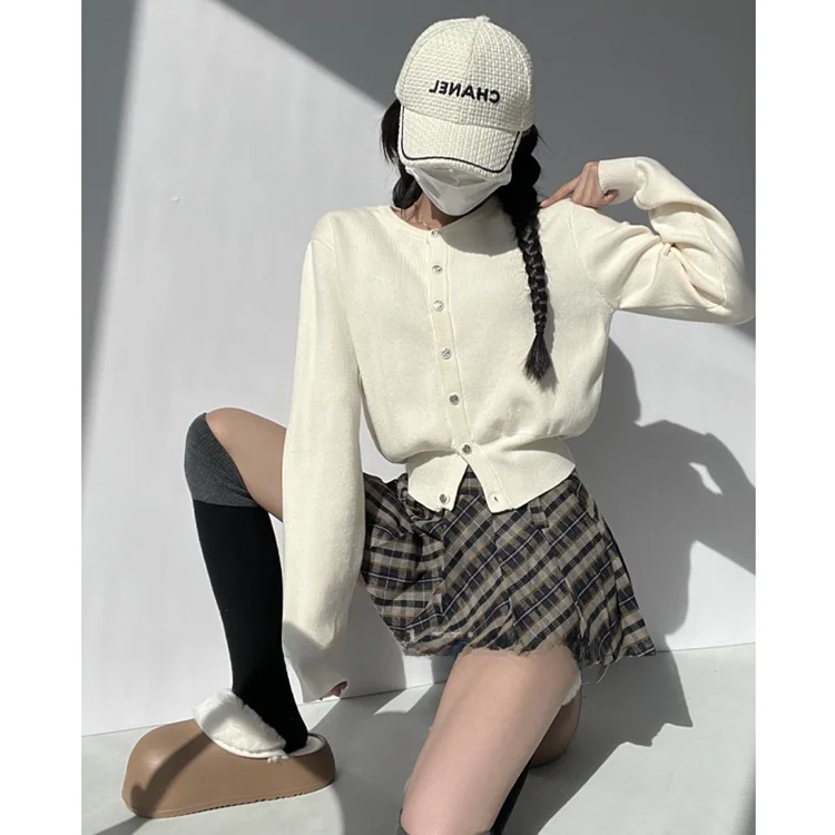 大人可愛い服 50代コーデ | ルーズフィットニットカーディガンで実現するバランスの取れたスタイル