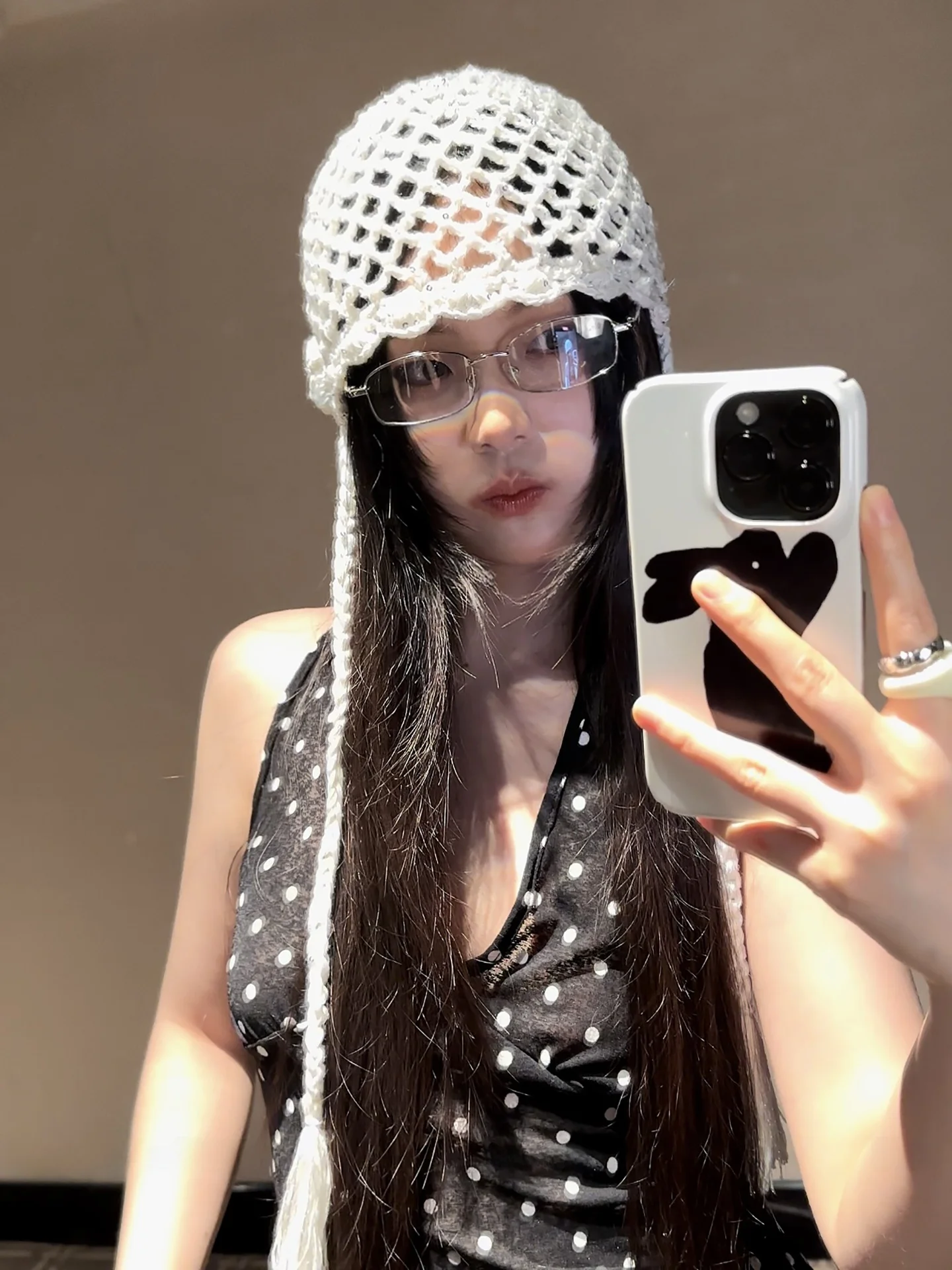 手編み立体花モチーフのフローレースハット：春夏に最適な個性的な女性用帽子