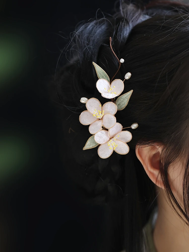 ヘッドドレス 生花はどう選ぶ？古風花柄の魅力と実際の使い方を解説