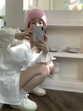 シンプルで着回し自在な白シャツ【秋用・ゆったりシルエット・中丈】