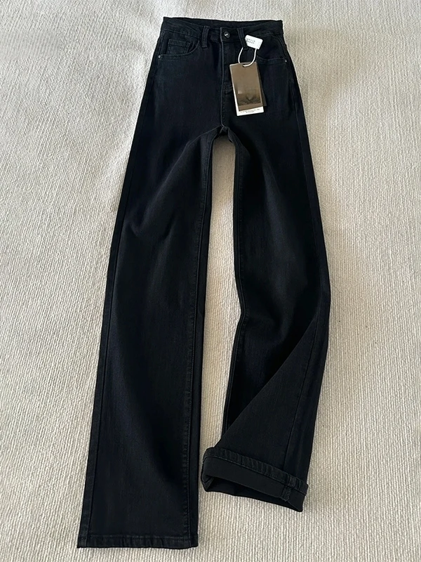 40代の女性にぴったりな黒パンツは、どう選ぶ？