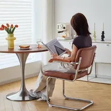 北欧風デザインのカフェ用チェア【アンティークスタイル・快適】