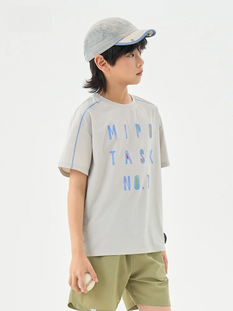 夏の子供のTシャツに何を選ぶべき？「クール感」と「速乾性」が融合した1品が今、注目されている