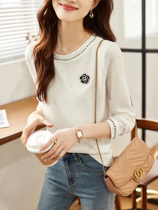 春秋用 クルーネック白色長袖Tシャツ【高級感あるインナー】