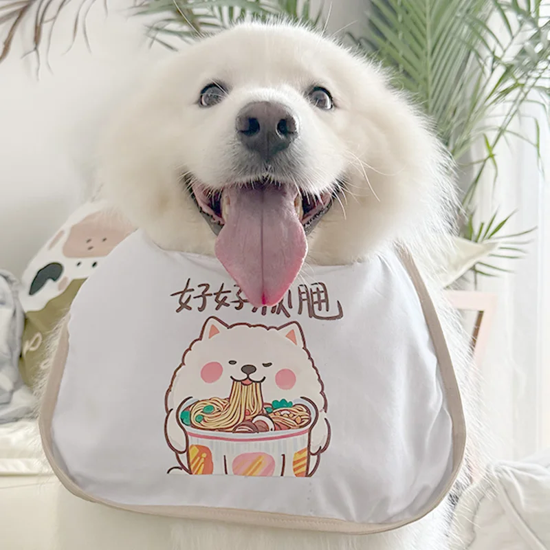 ペット用 バンダナエプロン：大型犬向けのU字型ポケット設計とデザインの実用性
