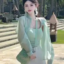 デザイン性のある薄手防晒シャツとキャミソールの2点セット（セットアップ対応）