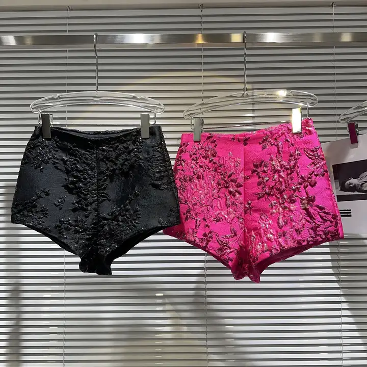 立体的な花柄デザインのショートパンツ【名媛風・カジュアル・秋用】（セットアップ対応）