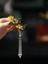 手作り花飾りの古風なヘアクリップ【流れる房・後頭部用・優雅なデザイン】