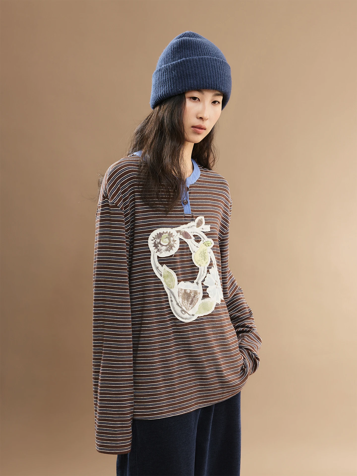 骨格ストレート tシャツ：冬にぴったりなカラーリングストライプTシャツの実用性とフィット感解析