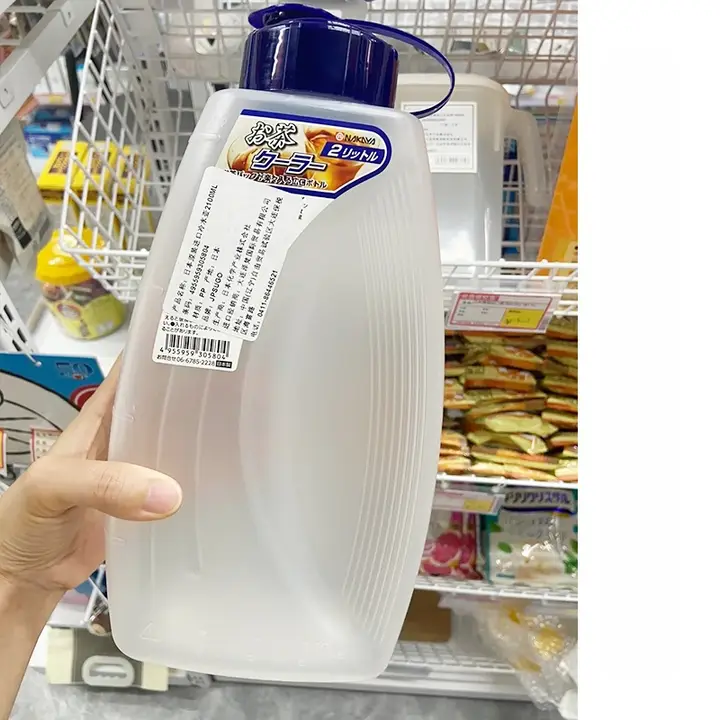 大容量耐熱プラスチック製冷水ポット【冷蔵庫用・飲料用】