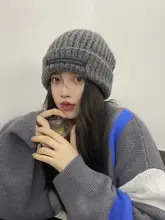 顔を小さく見せるニット帽【秋冬用・ブラック・耳あて付き・極上の柔らかさ】