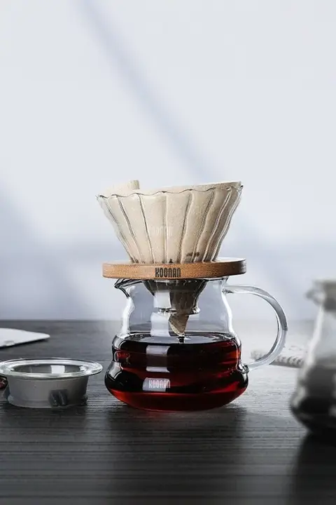手挽きコーヒー入門 陶器とガラス製V60フィルターカップと細口コーヒーサーバー