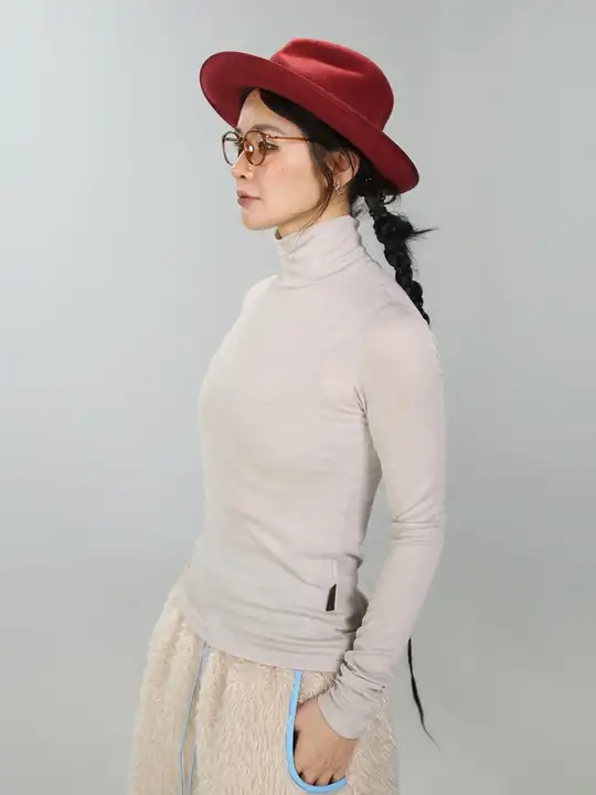 堆堆高領のアクリル素材トップス【レディース・長袖・快適なフィット感】