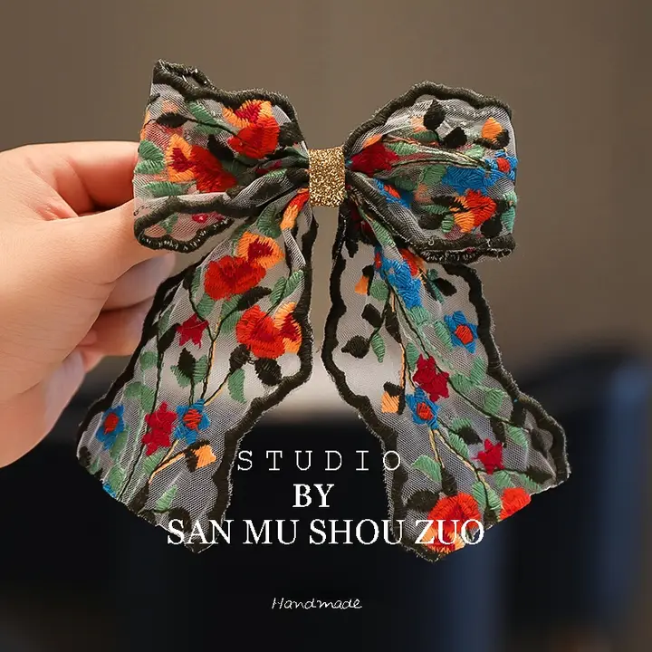 刺繍入り花柄リボンヘアアクセサリー【子供用・スプリングクリップ・後頭部用】