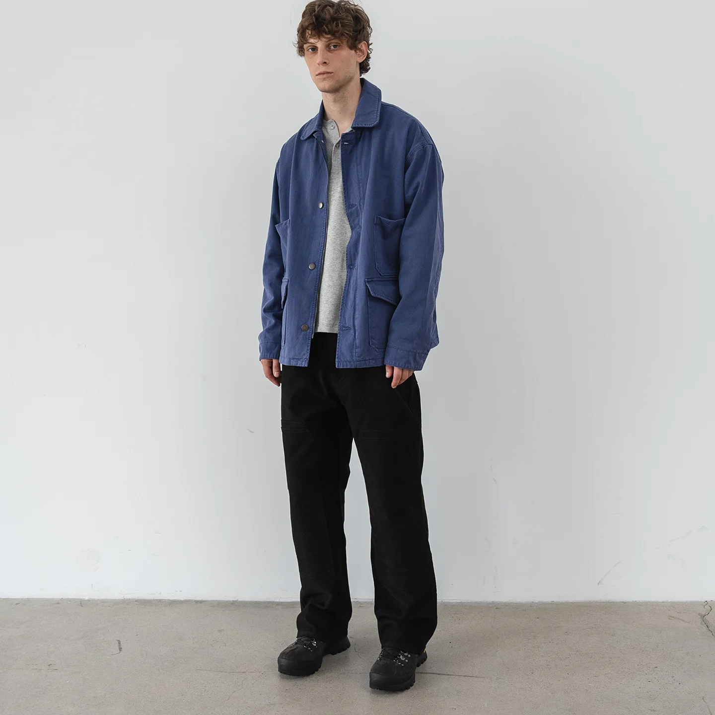 制服パーカーの定価はいくら？それとも、日常に溶け込む「工装風」のジャケットが本当の答え？