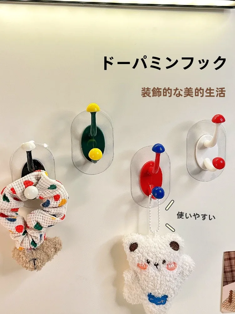穴を開けない壁用フック：強力粘着フックの実用性と設置ガイド