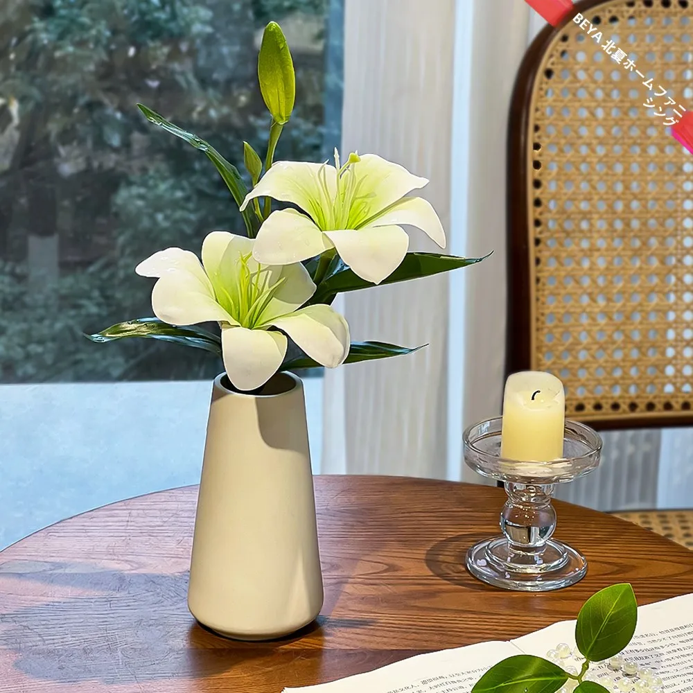 リアルな風合いのユリの造花で、どんな空間に彩るの？
