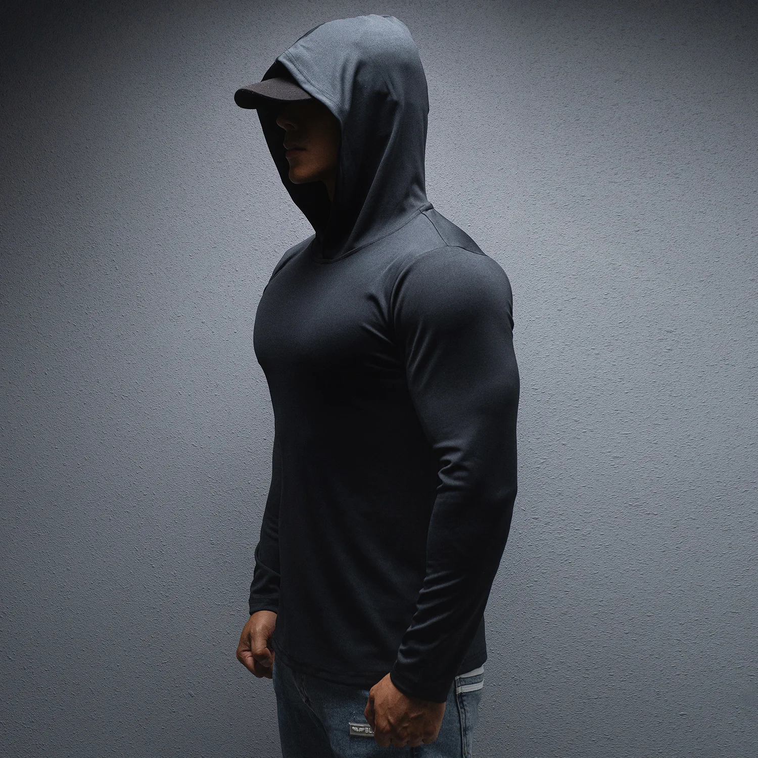 ストリートファッションの本質とは？長袖トレーニングシャツで徹底解説