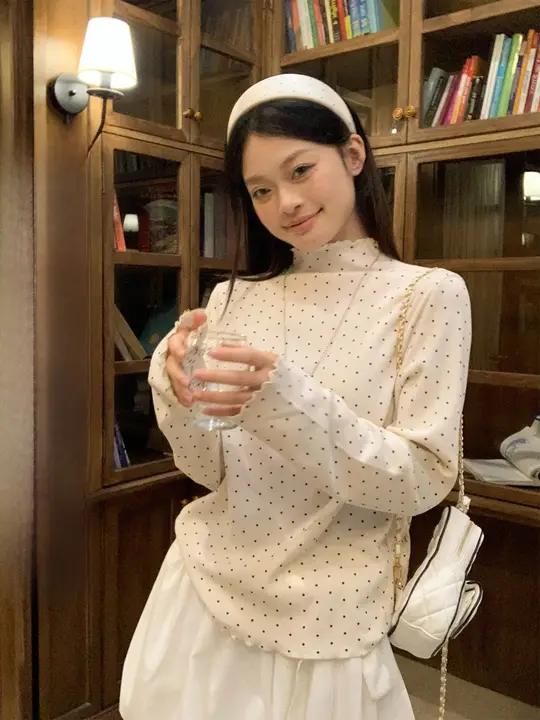 杏色ドット柄ハイネック袖付きTシャツ【レディース・ギャザー付き・秋用・インナー】