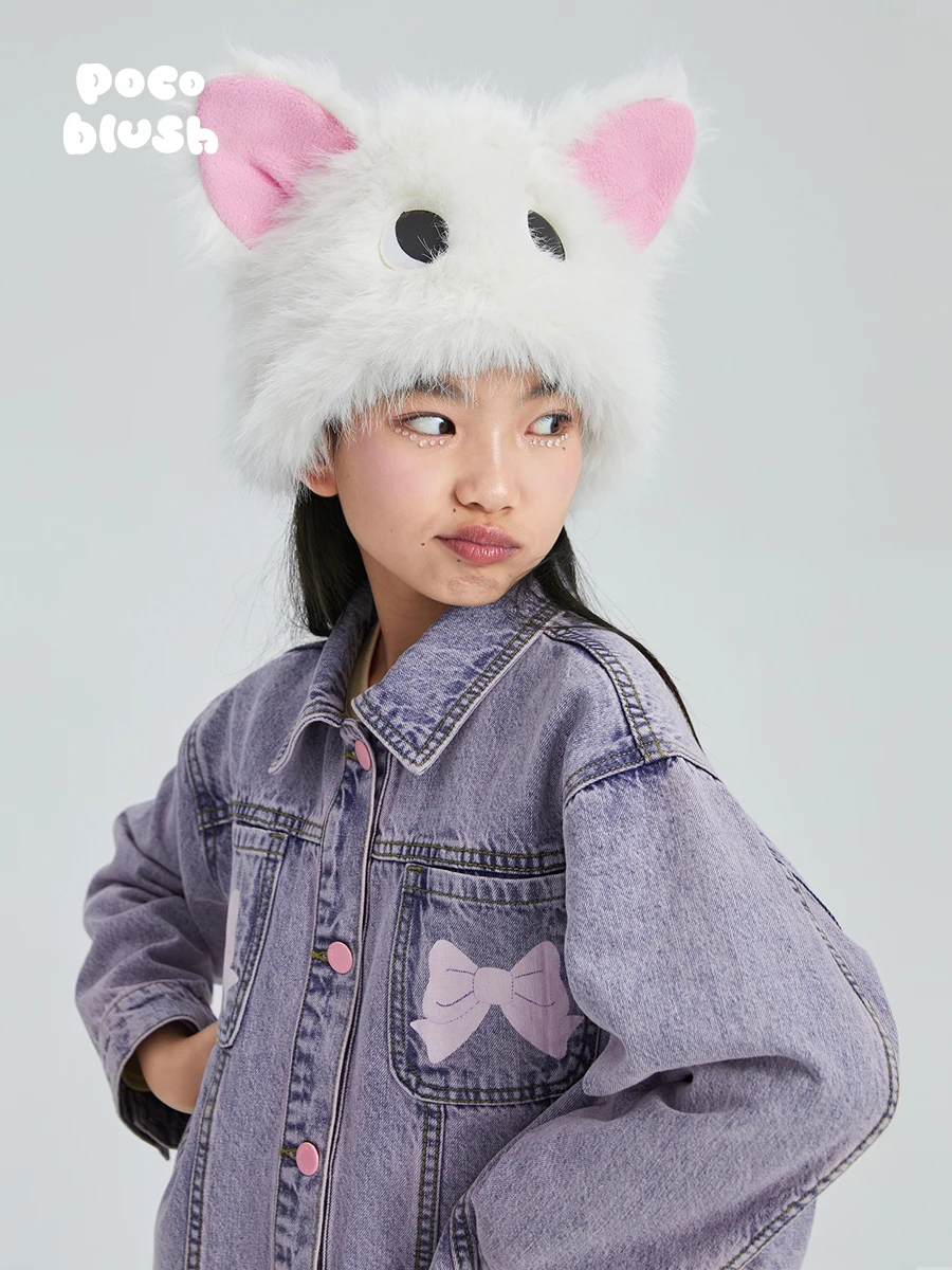 春のデニムジャケットに何を合わせれば、メイド風の可愛さと大人のバランスを両立できるの？