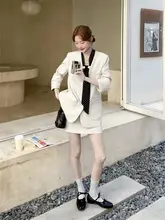 ビビッドカラーのドットタイ付きジャケットとスカート【秋春用・韓国風・雰囲気のあるスタイル】（セットアップ対応）