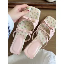 小花柄の甘美なデザインの粗いヒールサンダル【バタフライリボン・一字型ストラップ・夏用】