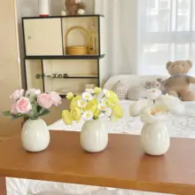 温かみのある陶器製デスク用花瓶【クリーム風・フェイクフラワー装飾・オフィスインテリア】