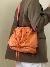 小型双肩リュック【オレンジ・多ポケット・斜め掛けも可能】