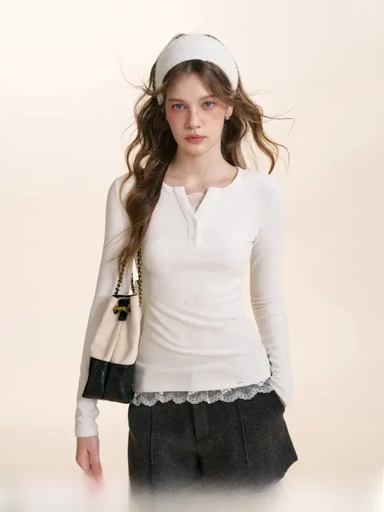 ロマンティック フェミニンデザイン レースのトリミング付き 厚手のストレッチ長袖Tシャツ
