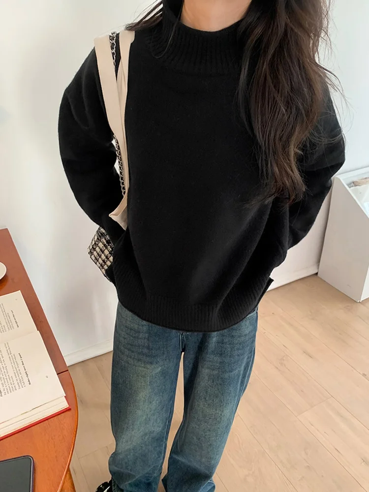 大人可愛い服 50代コーデ | 白色ハイネックニットの本質と着回し術