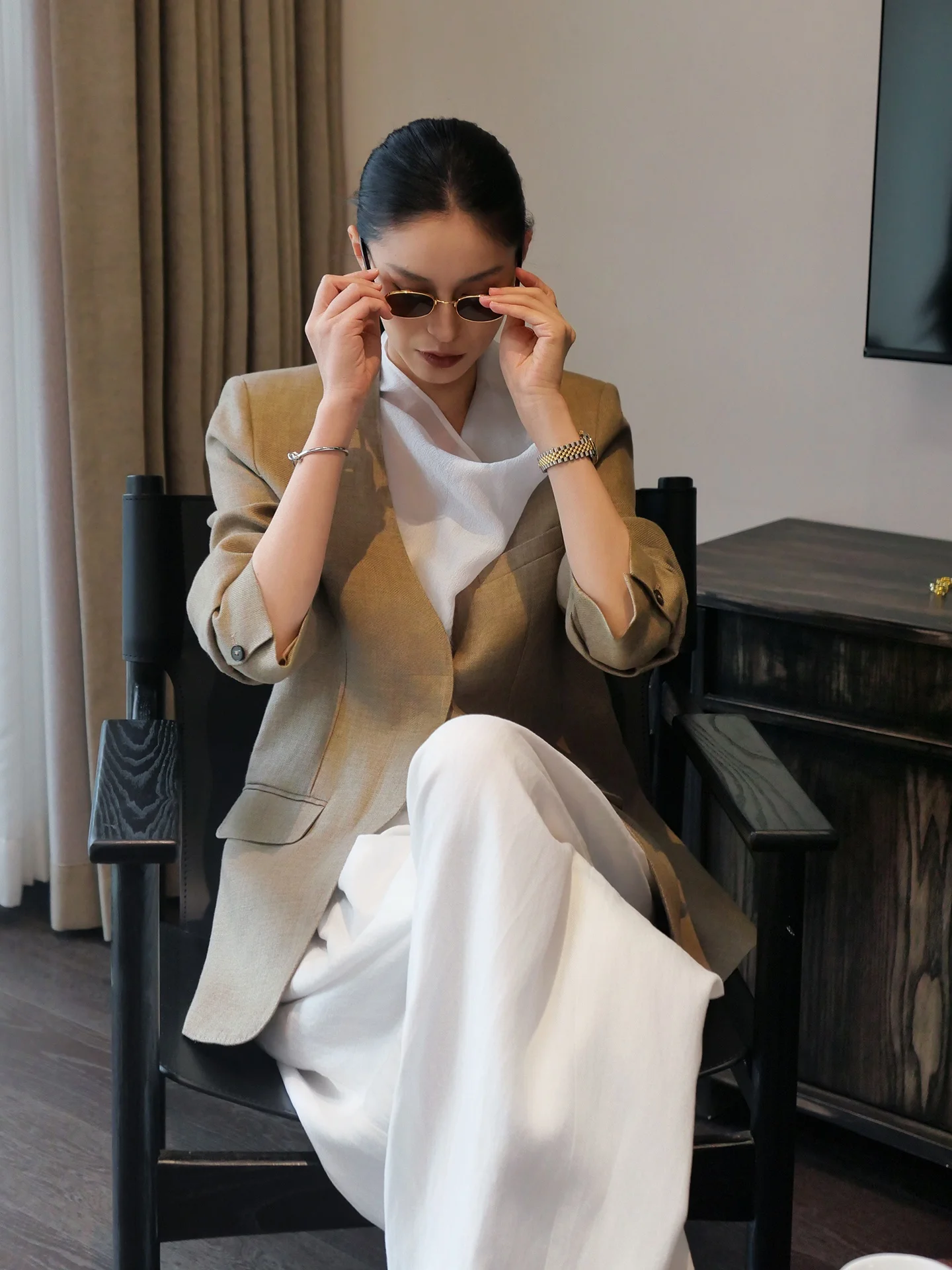 透け透け服は本当にセクシーなのか？その本質と、日常に溶け込む方法