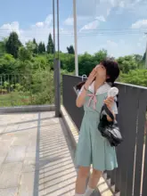 涼しげなサマースタイル！薄荷灰の水手襟衬衫と学院風ビスチェドレス