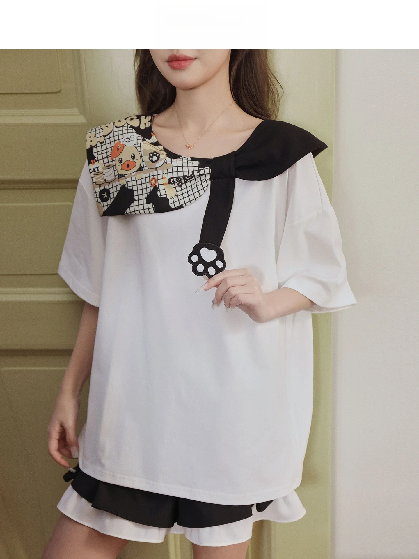 リメイクTシャツをワンピースに変える方法は？黒のポロ襟に猫のアップリケが可愛い夏のアイテムとは？