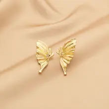 ユニークデザインのバタフライウィングイヤリング【メタリック・ノーピアス・女性用】