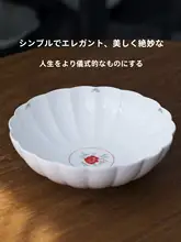 手描きの菊花模様入り陶製プレート【高級感ある釉下彩・丸型・家庭用】