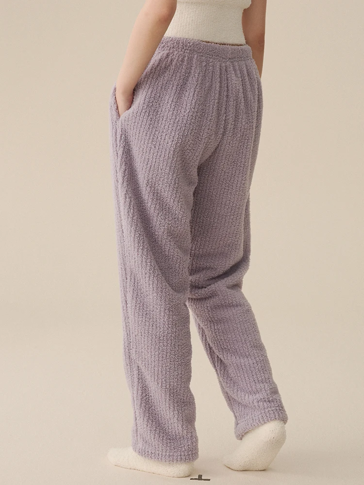 無難な服としての暖かいフリースパジャマパンツ：ストライプデザインと加厚素材の実用性解析