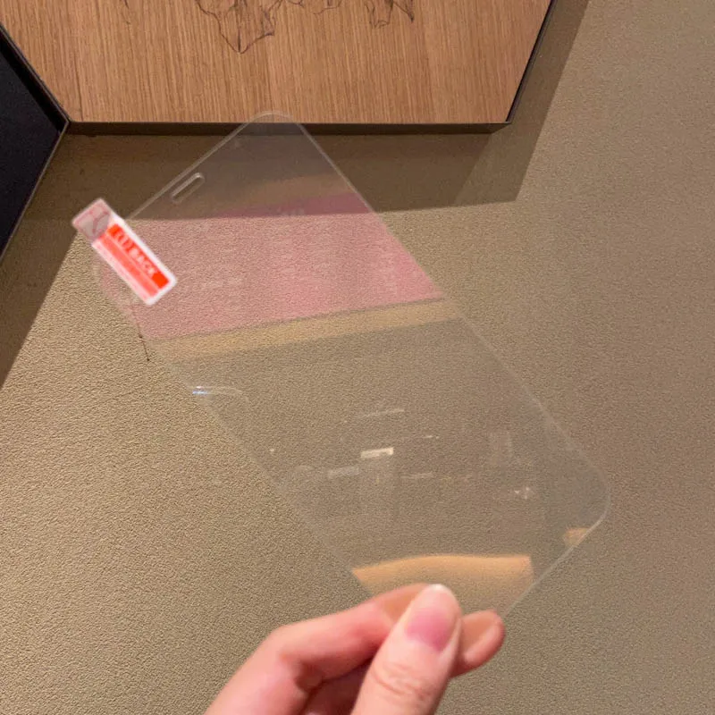 iPhone 16e フィルムサイズが15インチに合うか？それとも、ガラスフィルム選びの本質はここにある？