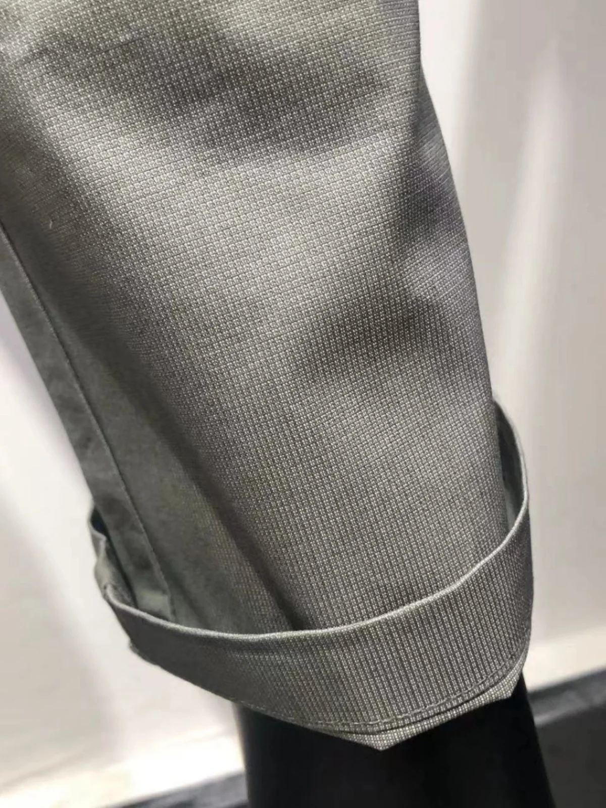 カーゴパンツ メンズ コーデ 完全ガイド｜通勤・日常で失敗しない選び方