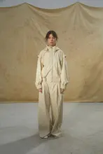 米白色 Aラインプリーツ長ズボン【レトロ風・フィット・広がりシルエット】