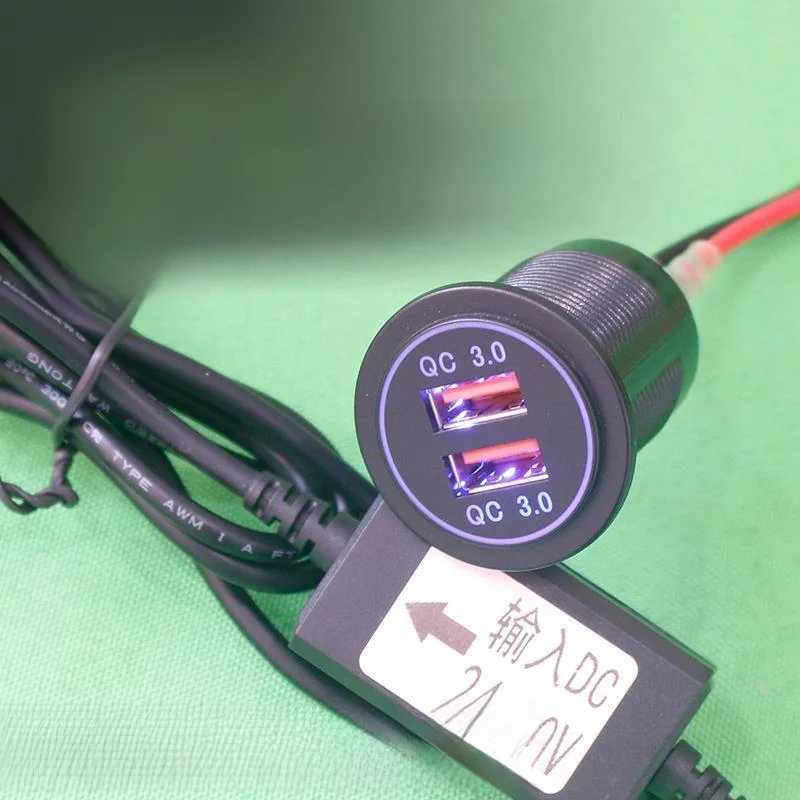 防水仕様の 車載スマホ充電器【急速充電・ダブルUSBポート対応・12V／24V用】