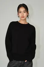 ブラックラウンドネックニットトップス【広めのシルエット・長袖・フォールデザイン】
