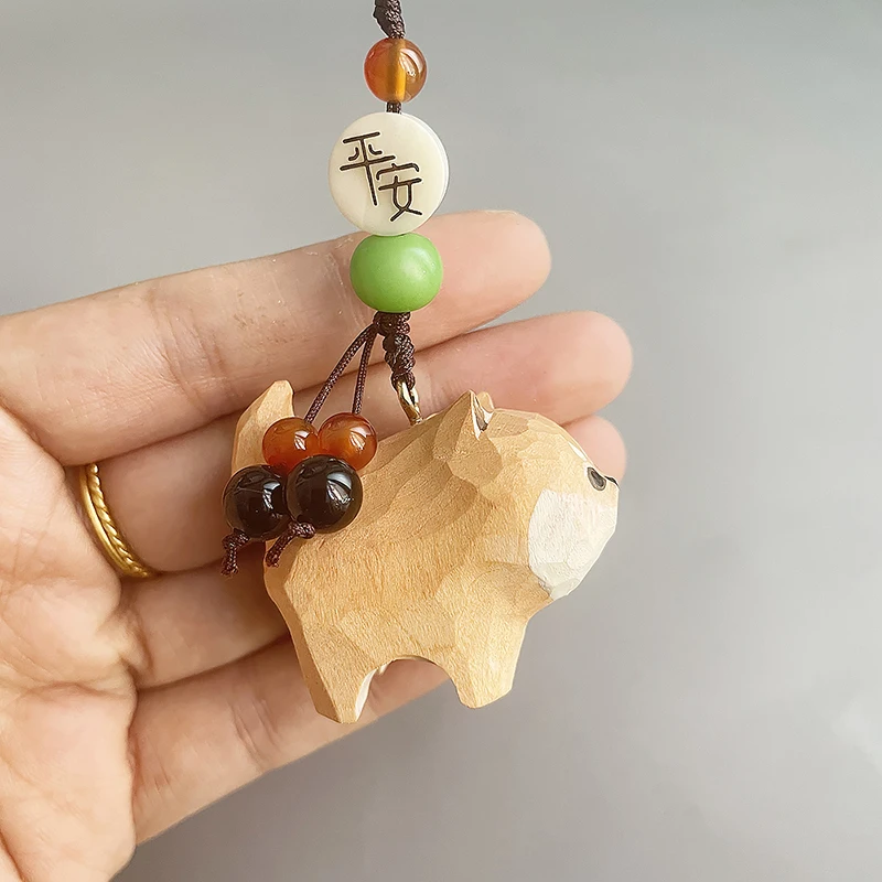 木彫り柴犬ストラップ：誕生日ギフトとしての実用性とデザイン特性