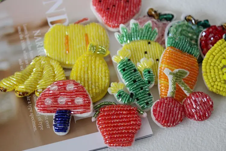 クラフト アート で家に彩る！果物・キノコ・ニンジンをテーマにした刺繍風デコレーションパーツは、どう選ぶ？