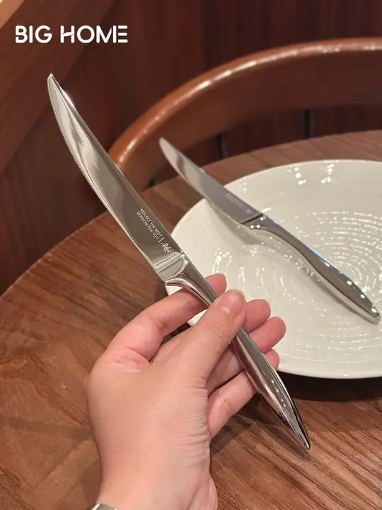 高級ステンレス製牛ステーキナイフ【重厚感ある西洋食器】
