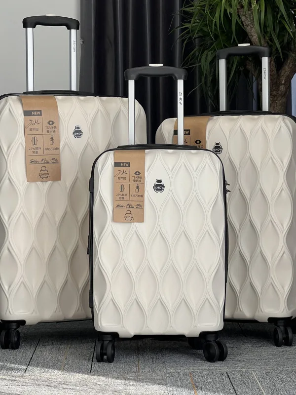 スーツケース 機内持ち込み 最大サイズ おすすめは？軽量で耐久性に優れたPC素材のモデルが今注目