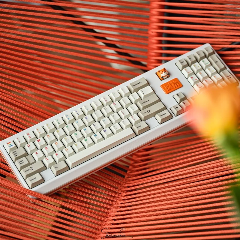 ミラーイメージ キーキャップ：PBT製シングルサイドで実現するメカニカルキーボードの高耐久性と人体工学設計