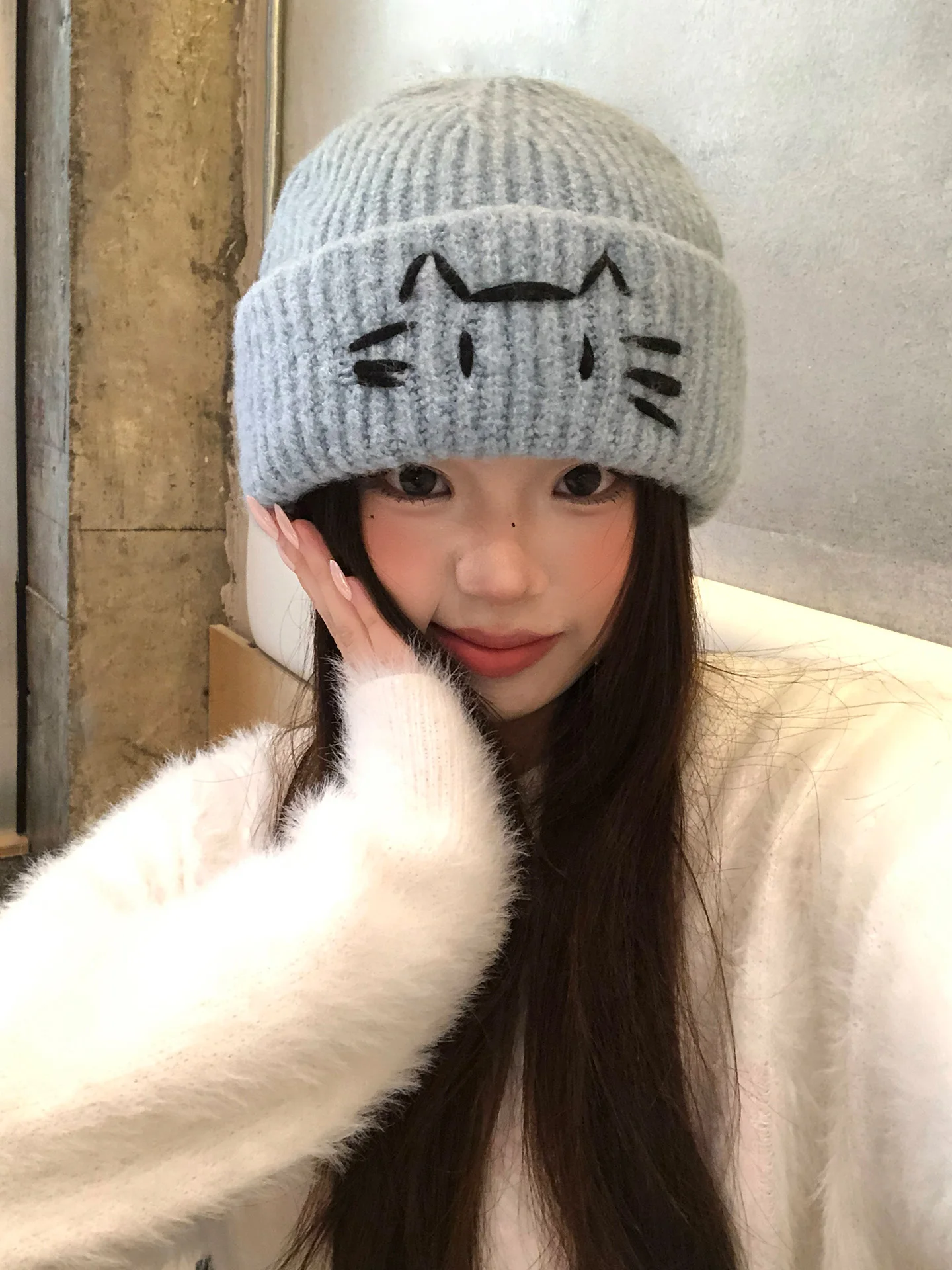 ニッ ト帽を選びすぎて似合わない？可愛い猫デザインのニット帽で解決する方法とは？