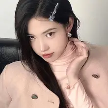 刺付きバラの浮彫りヘアクリップ【上品で立体的なデザイン】