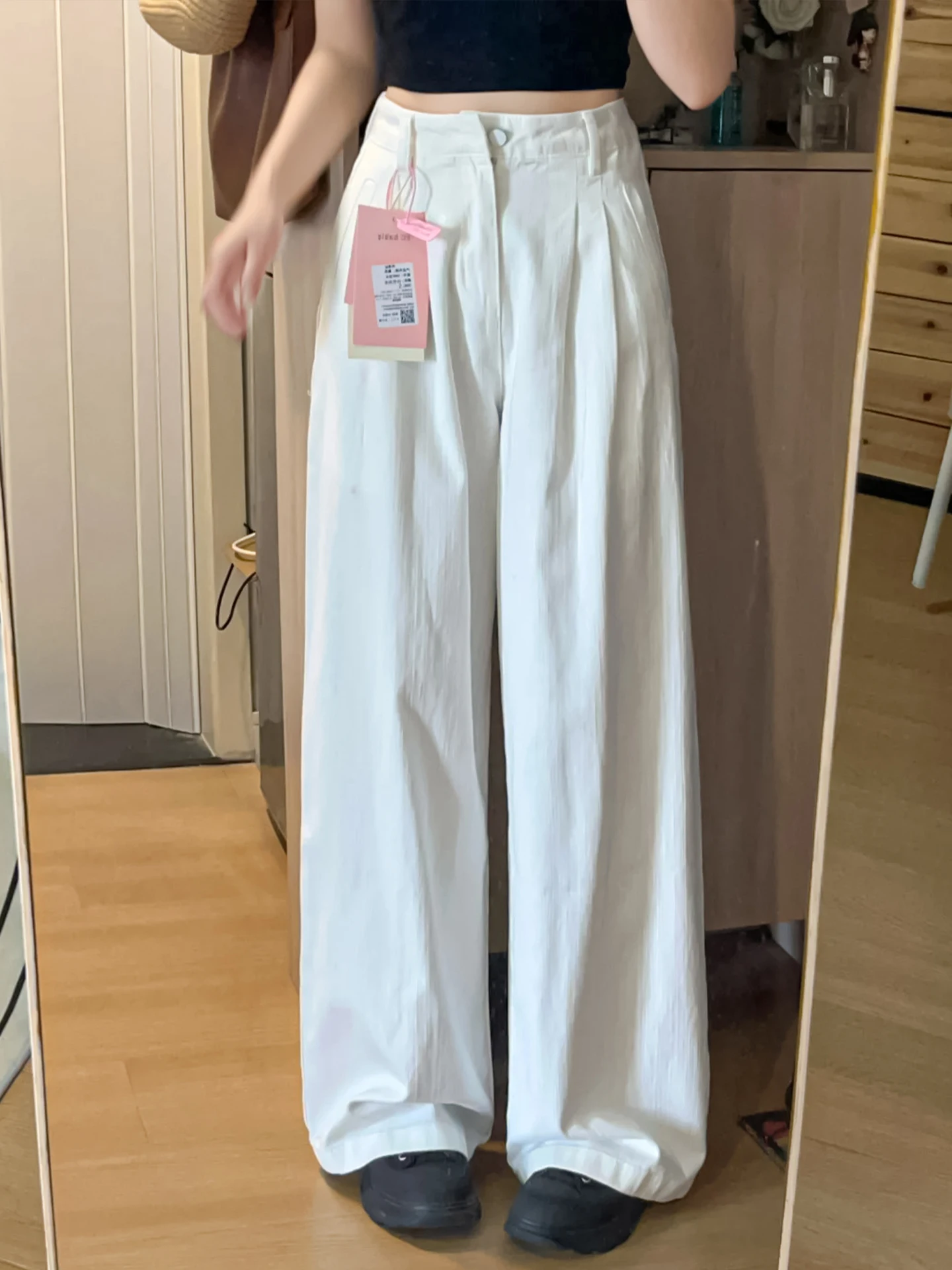 白パンツ 合う色 レディース どんな色がおすすめ？厳選3選