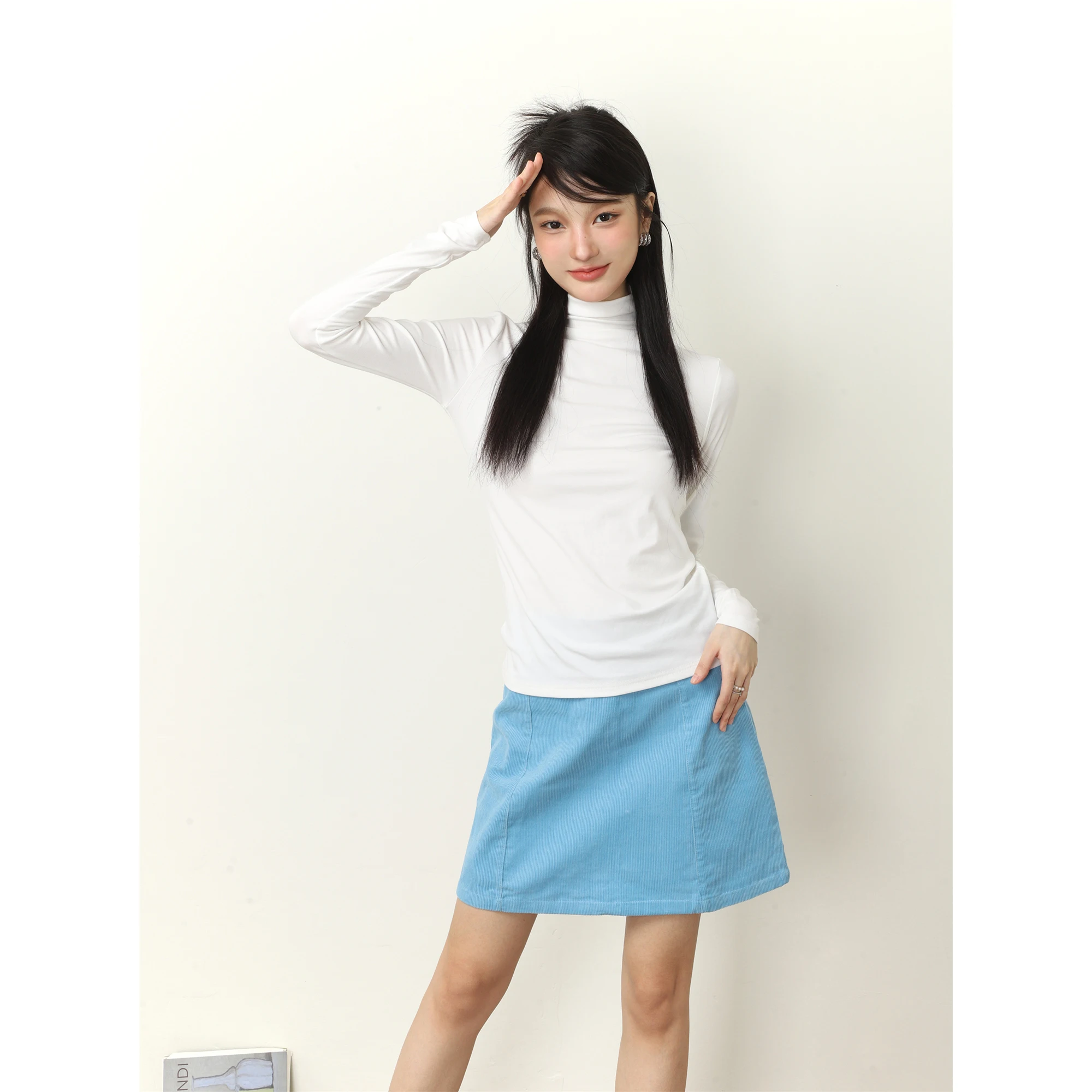 大人可愛い の本質とは？高めの襟Tシャツで実現する自然なスタイル